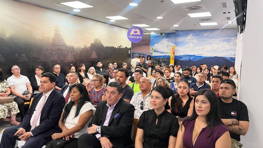 Ecuador inaugura primer punto de impresión de cédulas en Europa Ecuador inaugura primer punto de impresión de cédulas en Europa