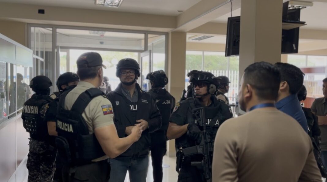 La Policía toma el control del tránsito en Manta La Policía toma el control del tránsito en Manta