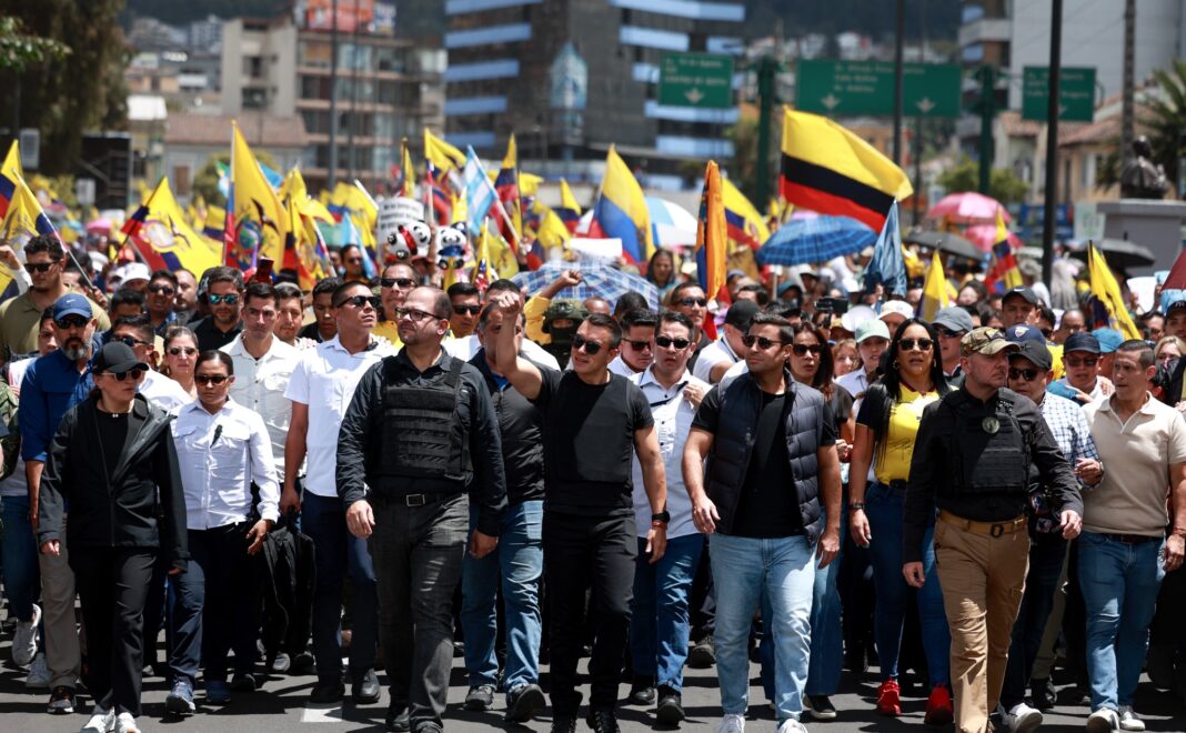 Marcha masiva hacia la Corte Constitucional Marcha masiva hacia la Corte Constitucional