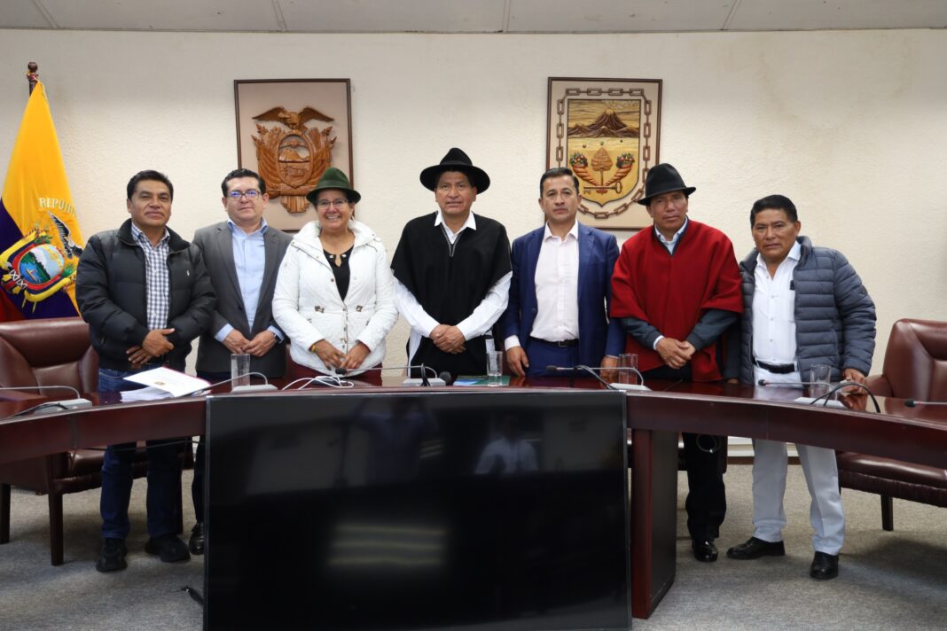 Vía Ambato–El Corazón, en el centro de la controversia ambiental y judicial Vía Ambato–El Corazón, en el centro de la controversia ambiental y judicial