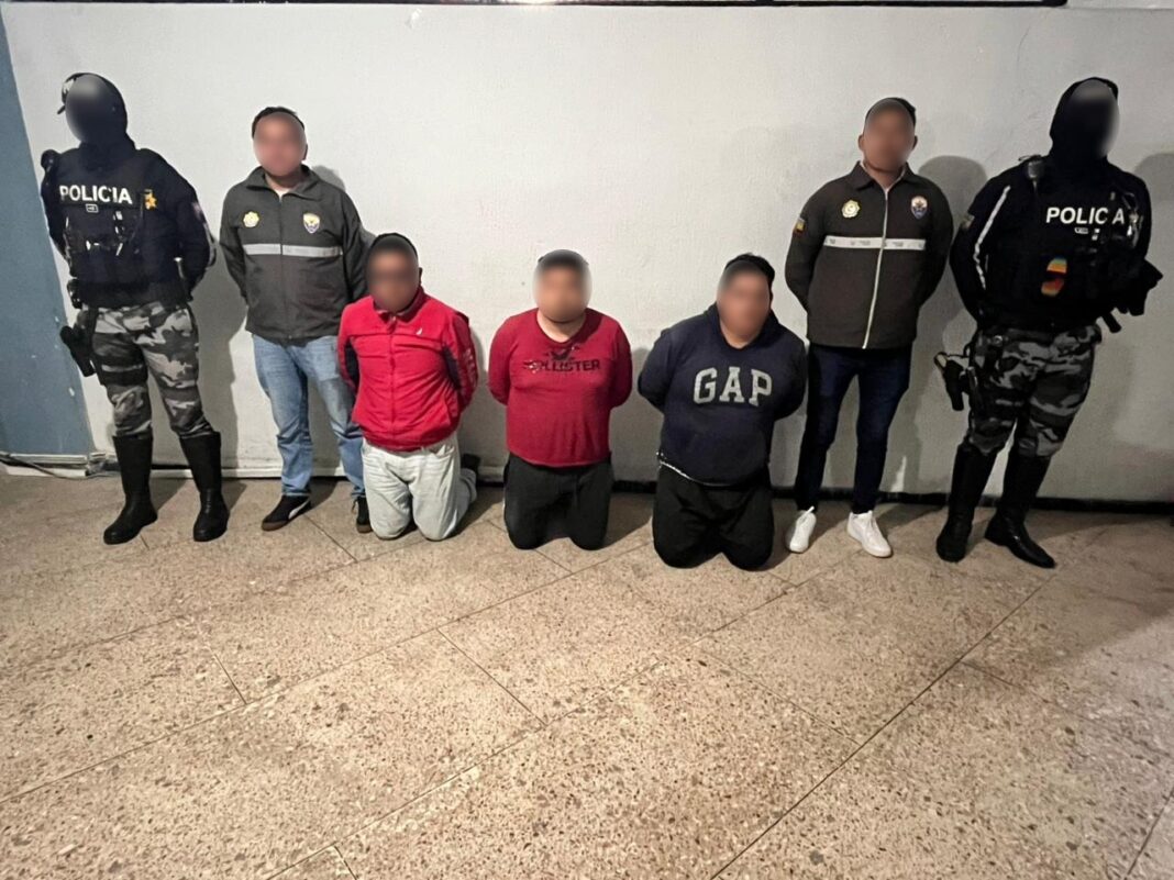 Operativo policial deja tres aprehendidos en Ambato Operativo policial deja tres aprehendidos en Ambato