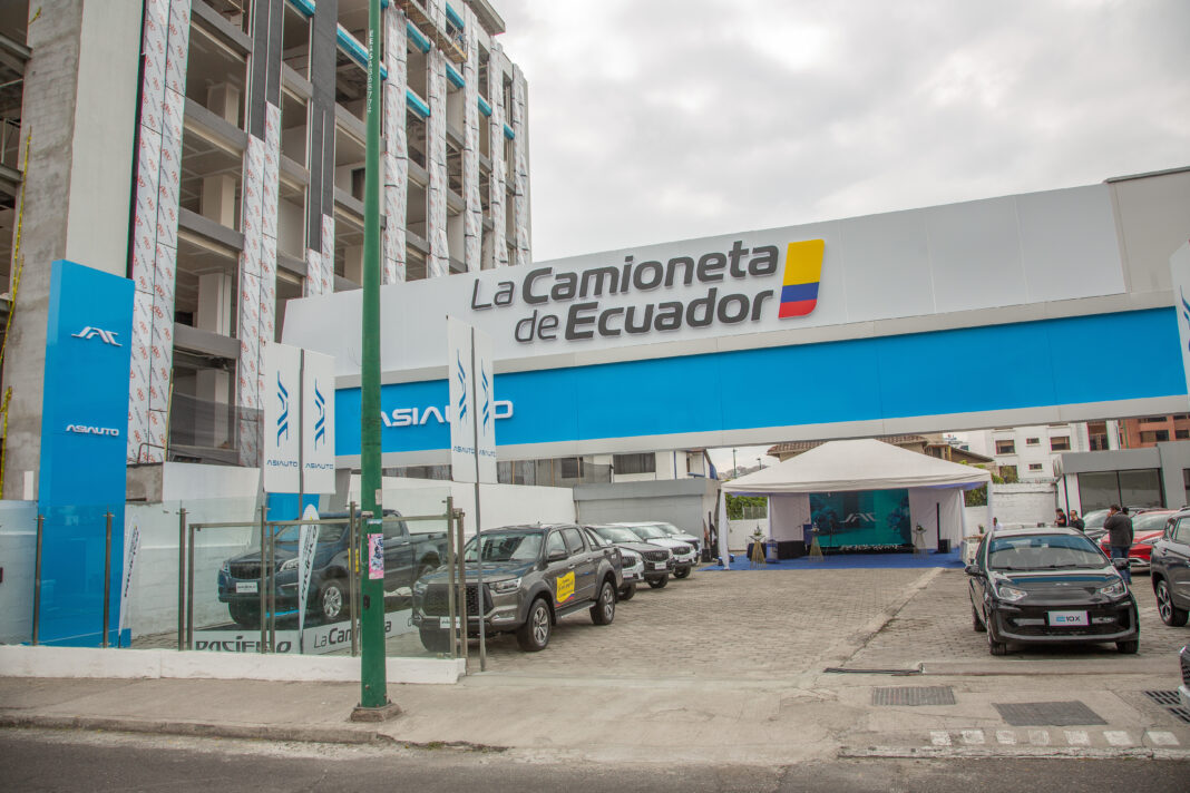 JAC Azul y la Camioneta de Ecuador con casa en Ambato JAC Azul y la Camioneta de Ecuador con casa en Ambato