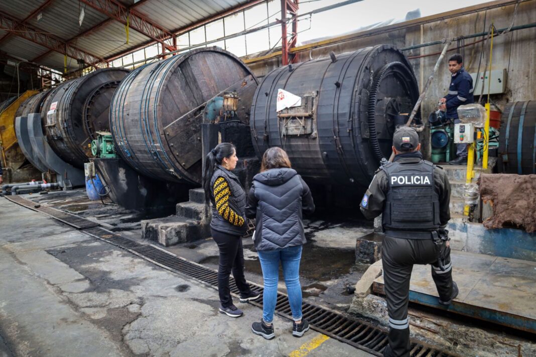 Control a descargas industriales en Ambato Control a descargas industriales en Ambato