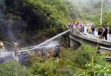 Bus se accidenta y se incendia en Molleturo