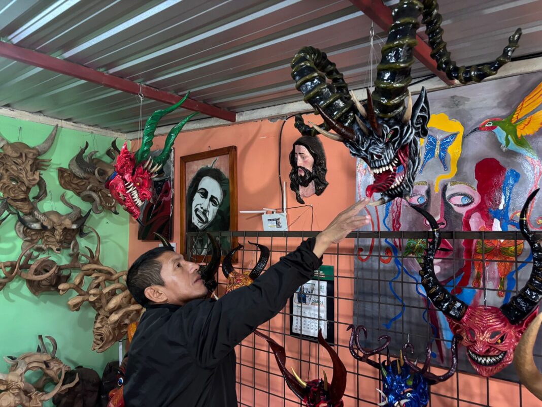 Marcos Espinel mantiene viva la tradición de la Diablada Pillareña Marcos Espinel mantiene viva la tradición de la Diablada Pillareña