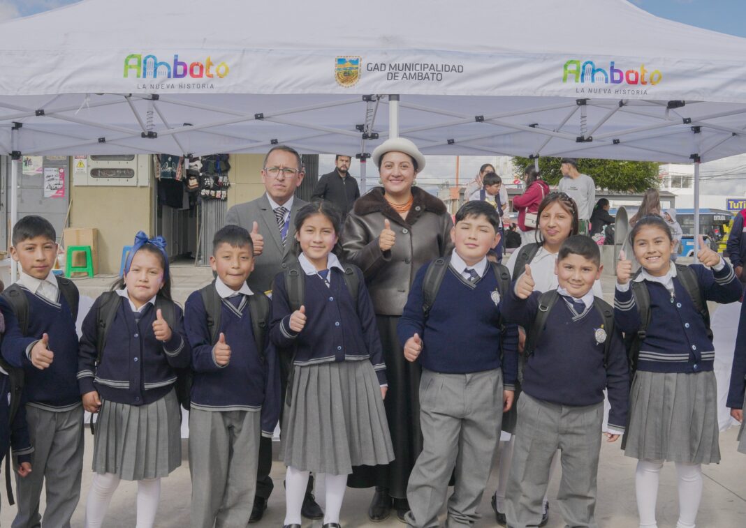 En San Fernando y Huachi Grande reciben kits escolares En San Fernando y Huachi Grande reciben kits escolares